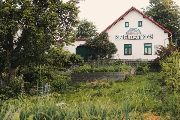 Průčelí Statku u zvířátek
