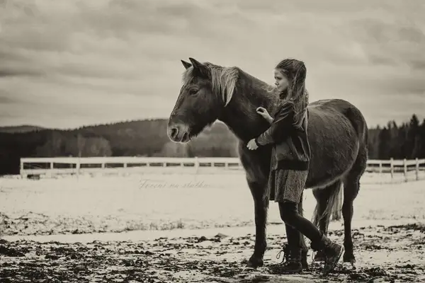 Dashie – vedoucí na dětském táboře
